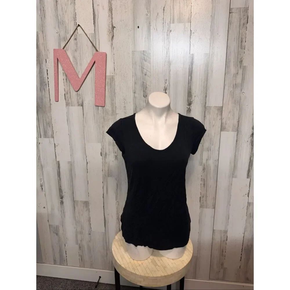 Maurices 24/7 Black Scoop Neck T Shirt Size Medium Stretch Basic Short Sleeve Te